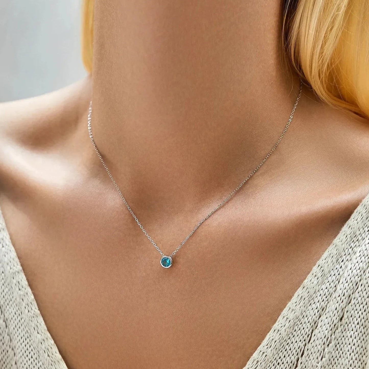 925 Sterling Silver Teal Round Zirconia Pendant Necklace
