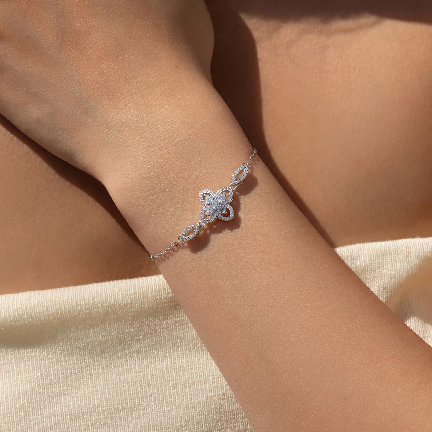 Sterling Silver Exquisite Four Leaf Clover Flower Charm Bracelet