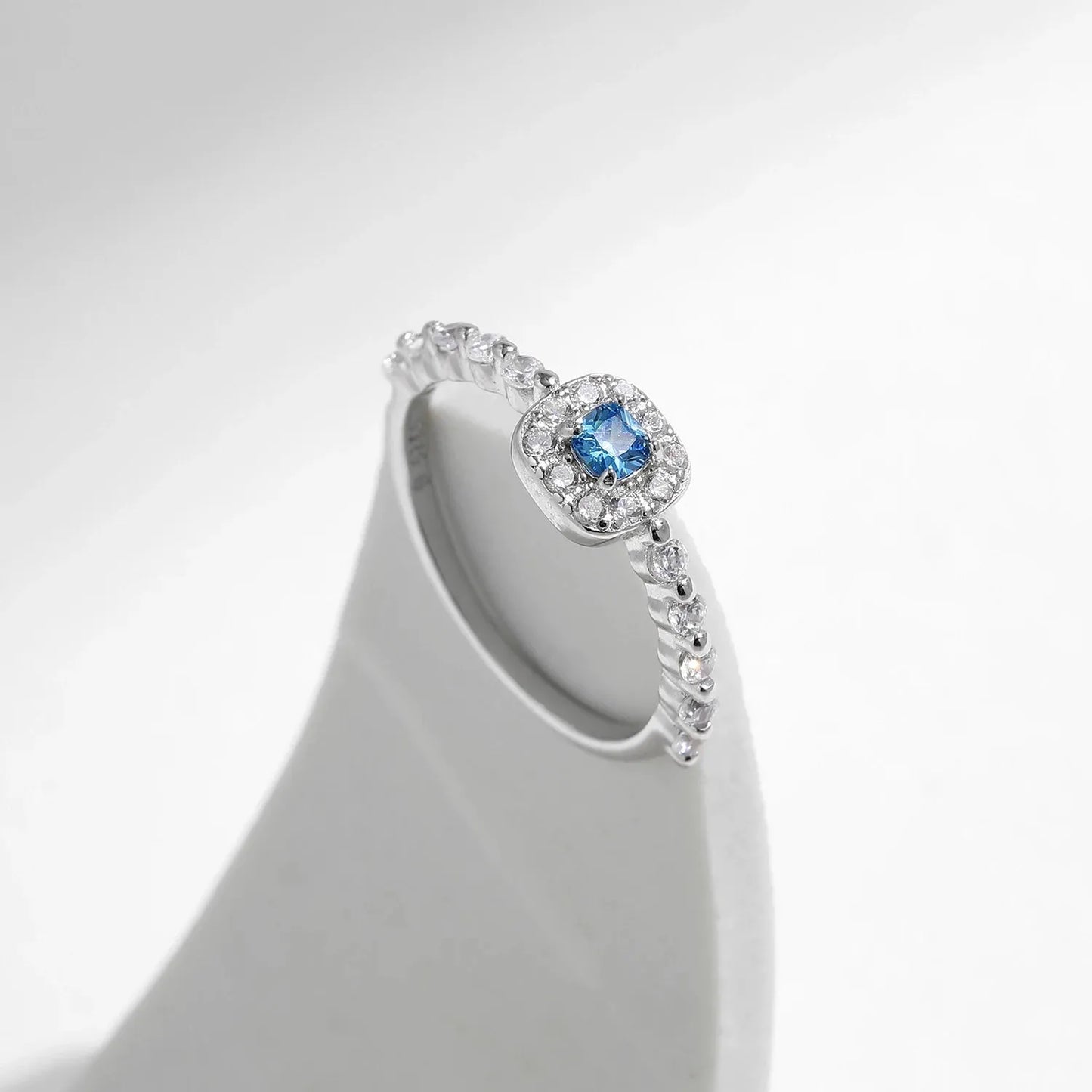 Silver Classic Sparkling Square Blue Zirconia Finger Ring